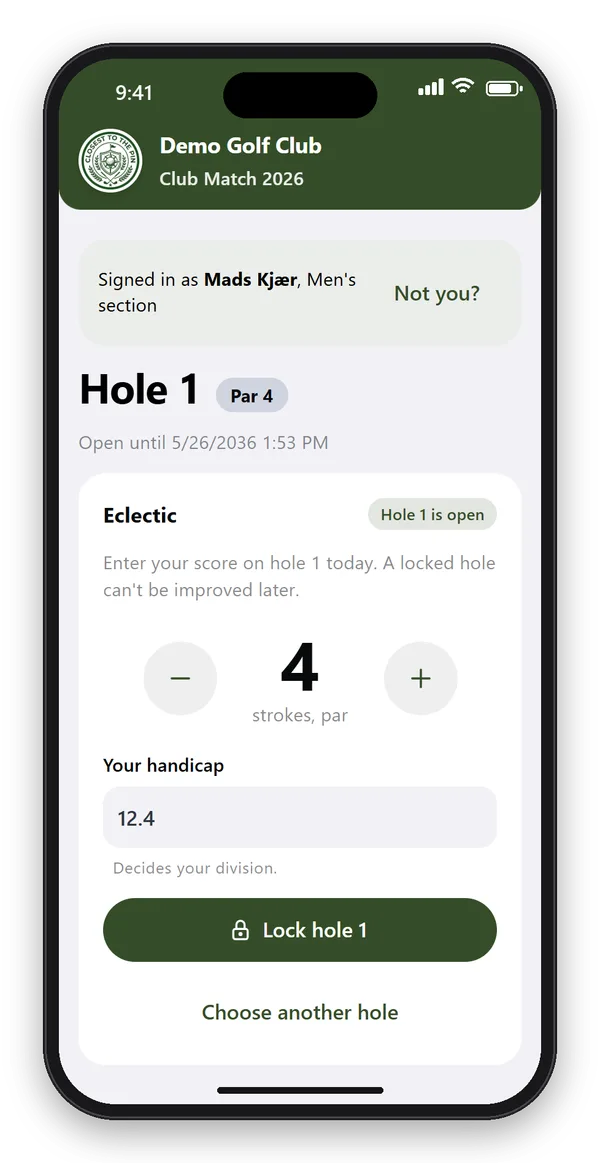 Hole vastzetten in eclectic: de speler vult 4 slagen in op hole 1, par 4, met handicap 12,4 en tikt op de knop om hole 1 vast te zetten